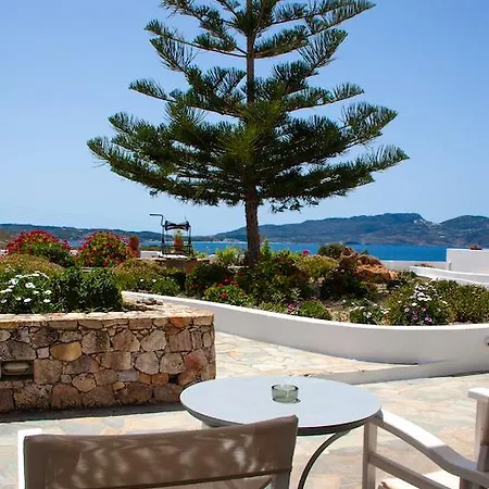 מלון דירות Parasporos Village 4*