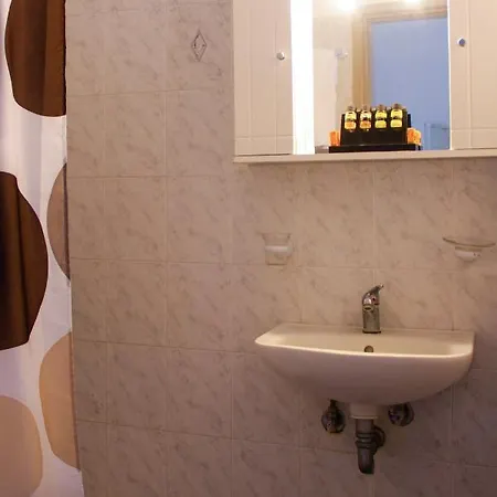 מלון דירות Parasporos Village 4*