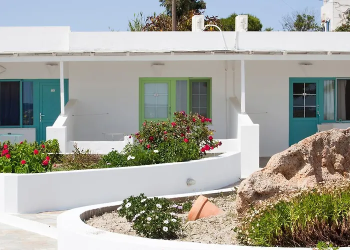 Parasporos Village Apartahotel Adamantas (Milos)