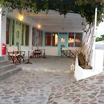 Parasporos Village Adamantas (Milos)