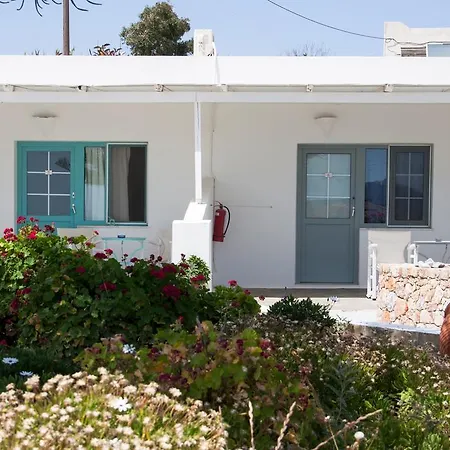 Parasporos Village Aparthotel