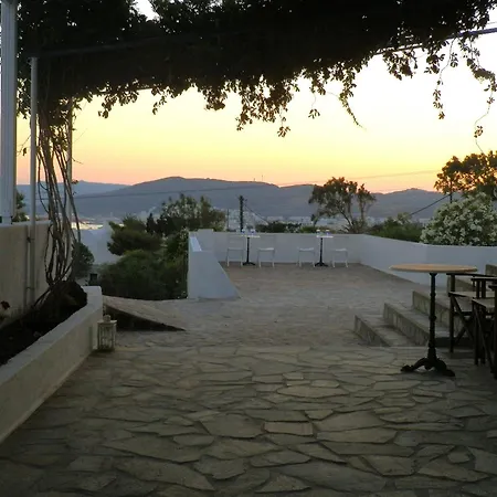 Aparthotel Parasporos Village