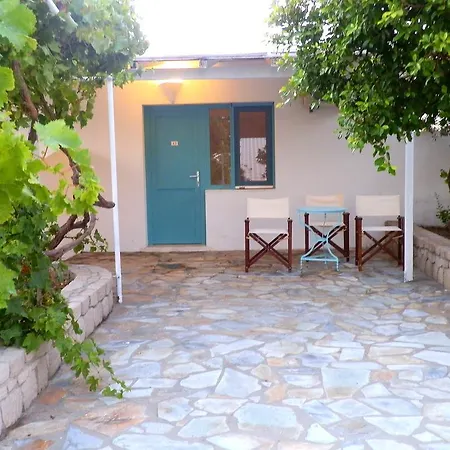 Parasporos Village 2* Adamantas (Milos)