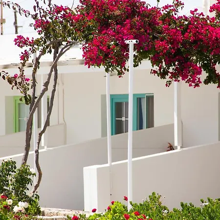 Parasporos Village Aparthotel Adamantas (Milos)