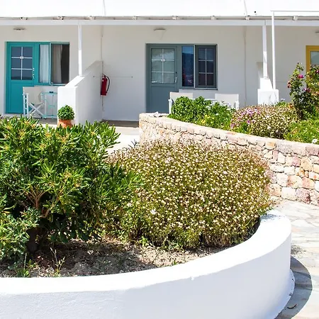 Parasporos Village Aparthotel