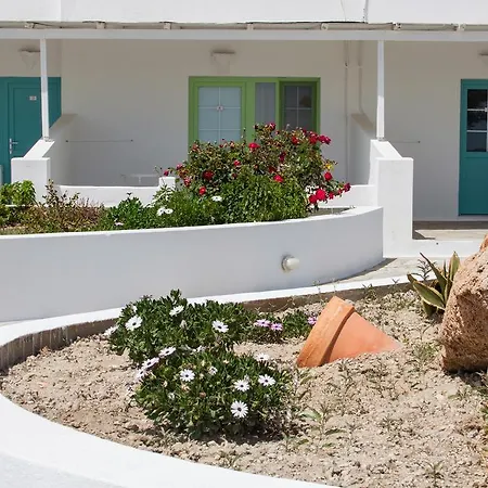 Parasporos Village Aparthotel