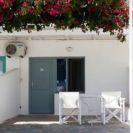 Parasporos Village Aparthotel Adamantas (Milos)