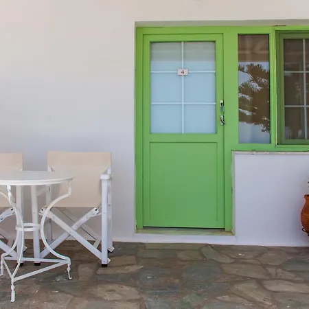Parasporos Village Aparthotel Adamantas (Milos)