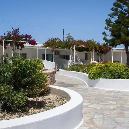 Parasporos Village Aparthotel