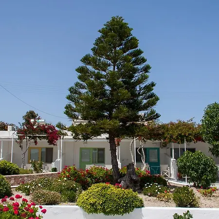 Parasporos Village Aparthotel